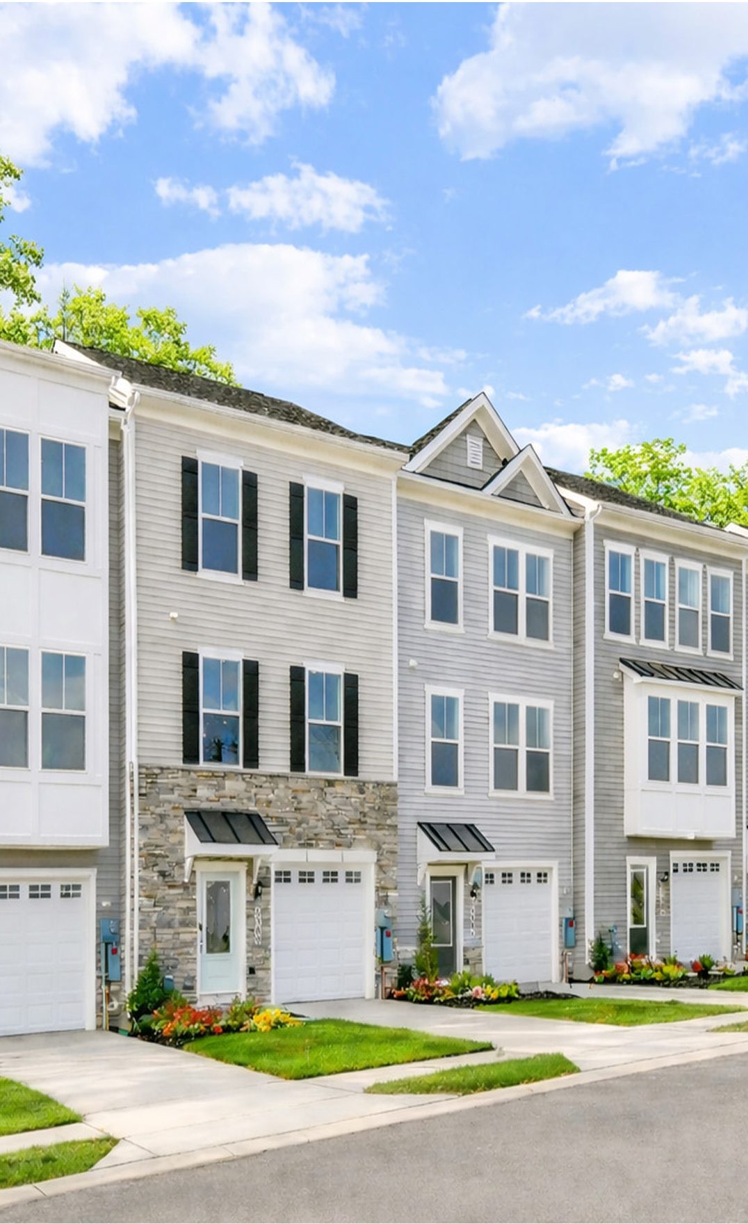 Exterior view of Everstone at Cedar Hill townhomes with landscaping